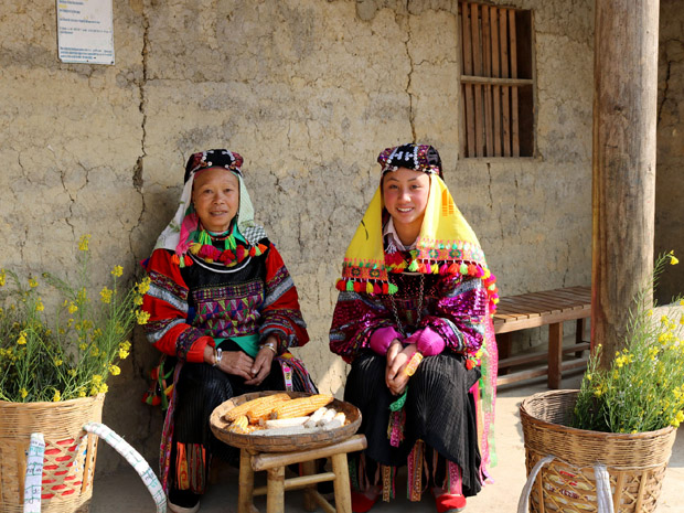lolo chai village dong van ha giang traditional clothes